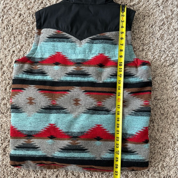 Cinch Multicolor Patterned Vest - Picture 4 of 5